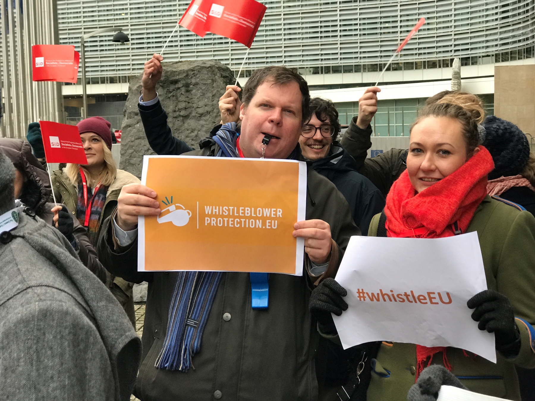 wbeventDec2017 Martin Jefflén and Janina Mackiewicz from Eurocadres at the action outside Berlaymont.